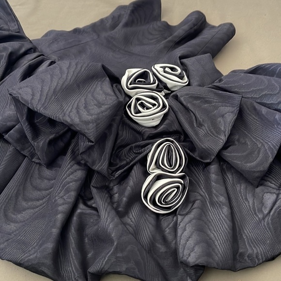 ENRIQUETA VERGARA  Viña Del Mar - Chile, Gorgeous strapless black  color Dress - Picture 8 of 16